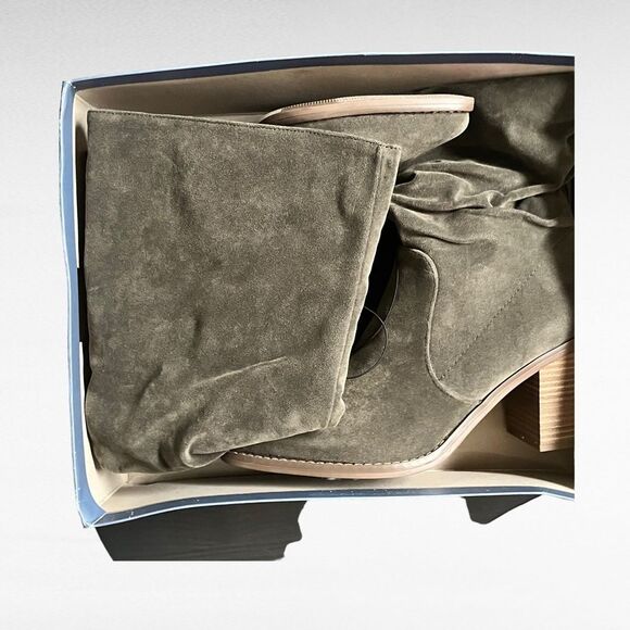 New With Tags in Box Universal Thread Olive Green Harlan Boots Size 12 - Picture 2 of 9